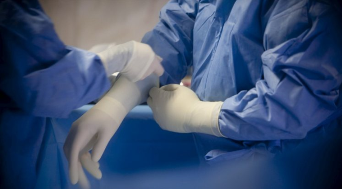 Justiça vai investigar médicos que trabalharam em vários locais à mesma hora