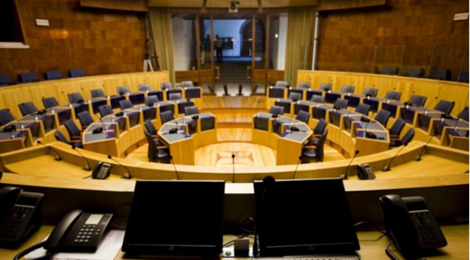 Juíza contraria antecessor e rejeita acção popular para julgar governantes da Madeira