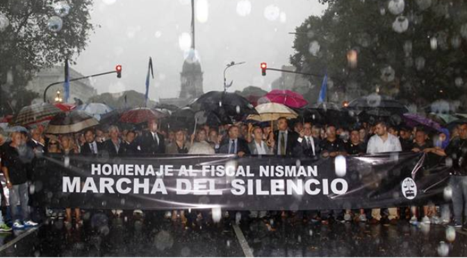 Milhares de pessoas em marcha de homenagem a procurador argentino