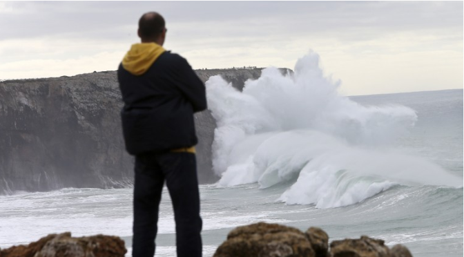 Quatro barras marítimas fechadas à navegação este sábado