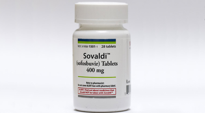 A história polémica da empresa que vende a cura da hepatite C