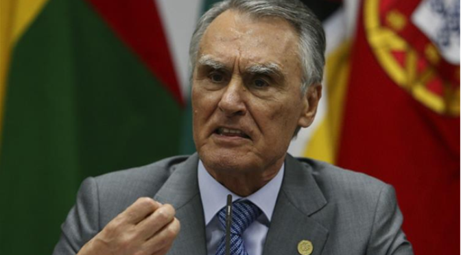 Como Cavaco tirou o tapete vermelho a Obiang