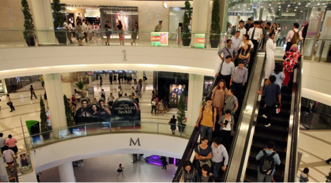 EUA: Há shoppings transformados em igrejas, centros médicos e faculdades