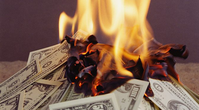 À grande e à socialista – Autópsia de uma governação que deixou Portugal de rastos