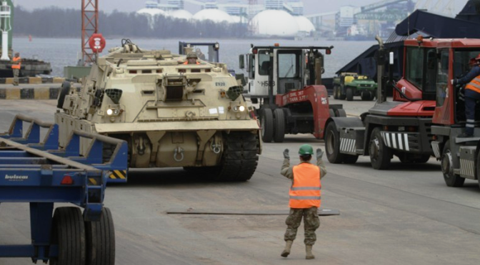 Estados Unidos enviam armamento pesado para Estados do Báltico para conter Rússia