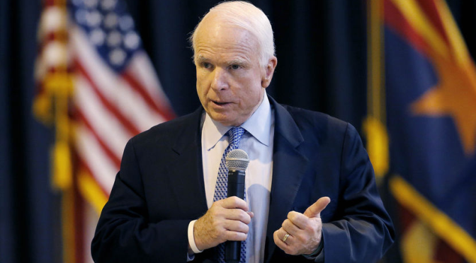 Senador John McCain questiona General norte-americano sobre situação das Lajes