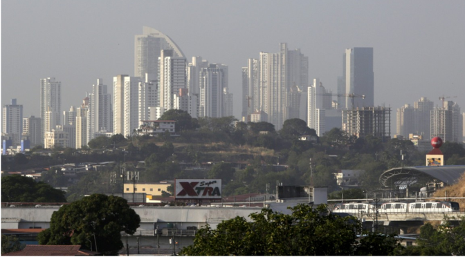 Escândalo de corrupção envolve chefes de Estado, políticos, futebolistas e criminosos