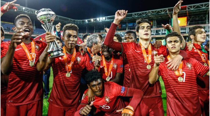 Seleção portuguesa de futebol sub-17 sagra-se campeã da Europa após bater a Espanha na final