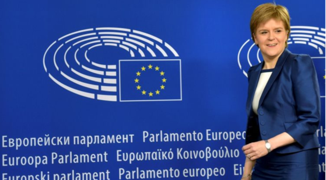 Líder do Governo escocês quer realizar referendo para manter a Escócia na União Europeia