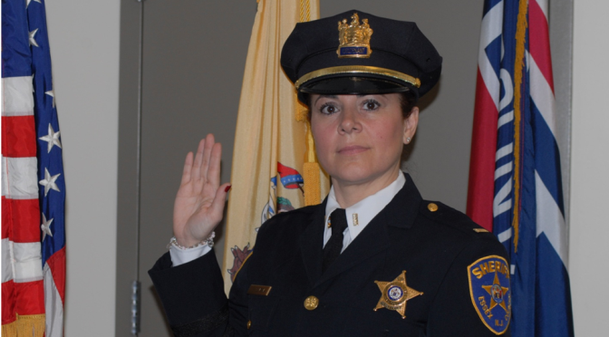 Em cerimónia de especial significado a jovem luso americana Helena Oliveira foi promovida a tenente do xerifado do Condado de Essex