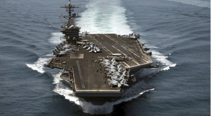 Comandante do navio porta-aviões Theodore Roosevelt demitido por denunciar a existência do coronavírus a bordo