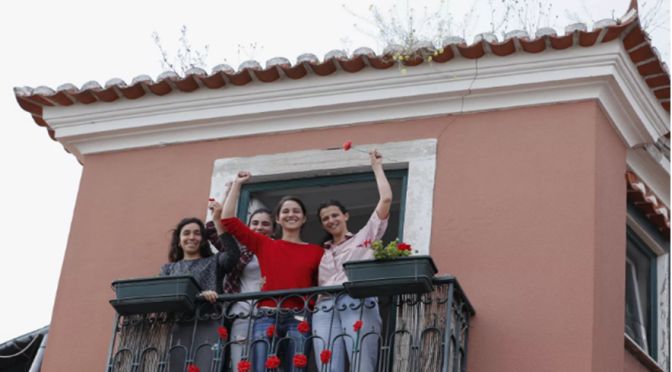 Em tempos de pandemia a Revolução de Abril cantou-se à janela
