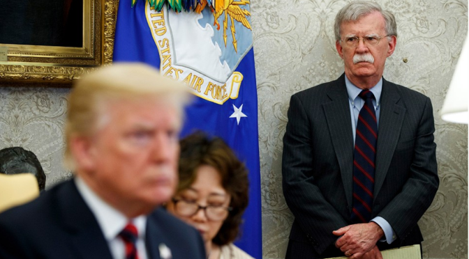 Juiz federal nega pedido de Trump para impedir publicação de livro polémico de Bolton