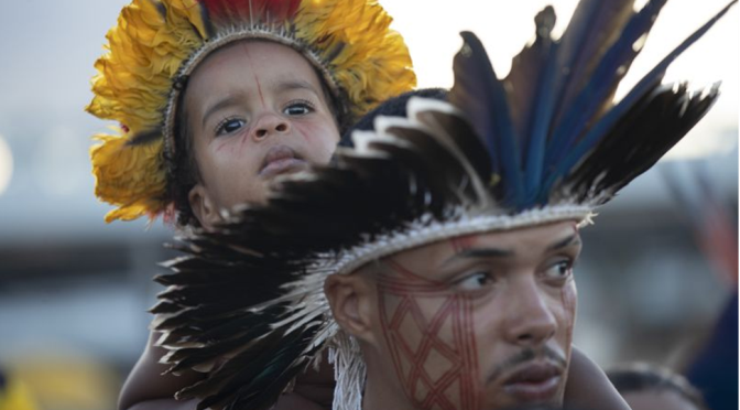 Indígenas brasileiros em luta pela terra que é sua “desde muito antes de 1500”
