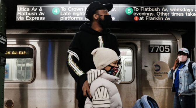 Juíza anula obrigatoriedade de máscaras no transporte público nos EUA