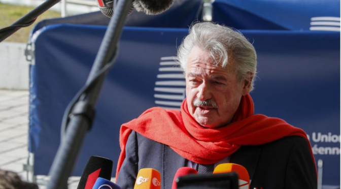 Luxemburgo pede aos franceses para travarem Marine Le Pen na eleição para a segunda volta das presidenciais