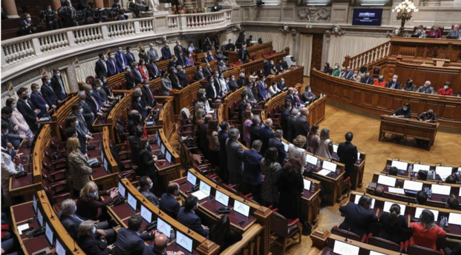 Com voto contra do PCP, AR aprova deslocação de deputados portugueses ao parlamento de Kiev