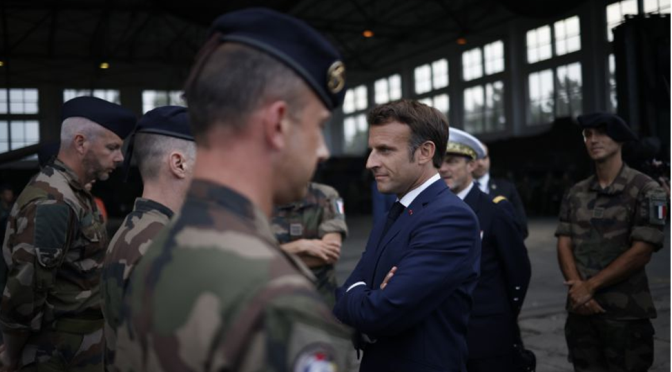 Presidente Macron esteve a defender força no flanco leste da NATO durante a sua visita à Roménia