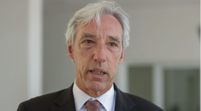 Ministro Gomes Cravinho convida jovens portugueses no Reino Unido a voltarem a Portugal