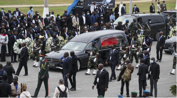 O líder da UNITA lamenta os excessos partidários da cerimónia fúnebre de José Eduardo dos Santos