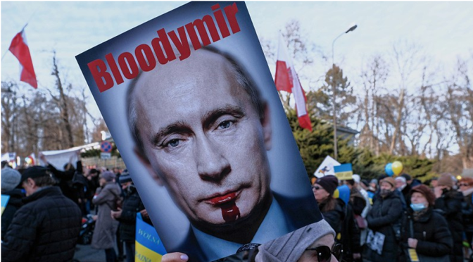 Russos protestam no Porto contra “assassino e criminoso” Putin