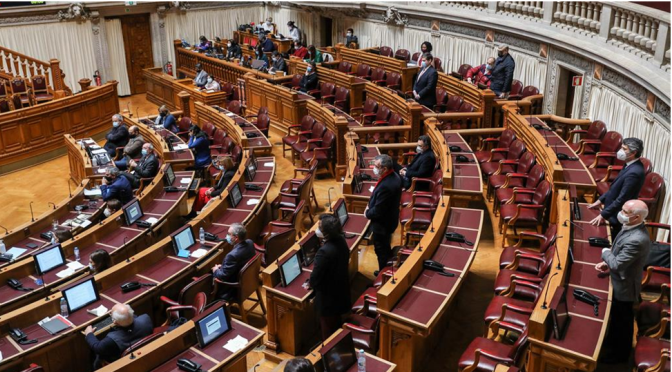 Parlamento condena eleições ilegais nos territórios ocupados pela Rússia: PCP abstém-se